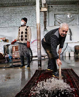 شستشوی سنتی قالی در قالیشویی شیخ بهایی 