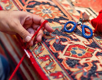 خدمات تخصصی و حرفه ای رفوی فرش در قالیشویی شیخ بهائی 